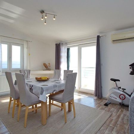 Apartment Lelas Omis Bagian luar foto