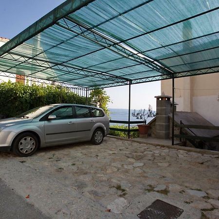 Apartment Lelas Omis Bagian luar foto