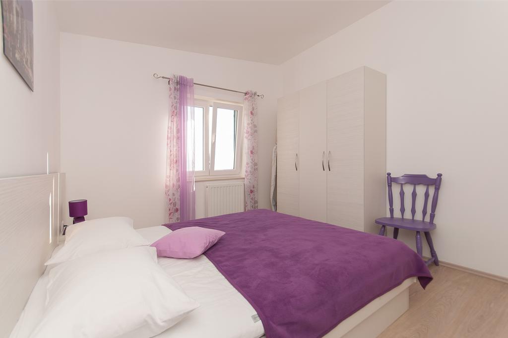 Apartment Lelas Omis Bagian luar foto