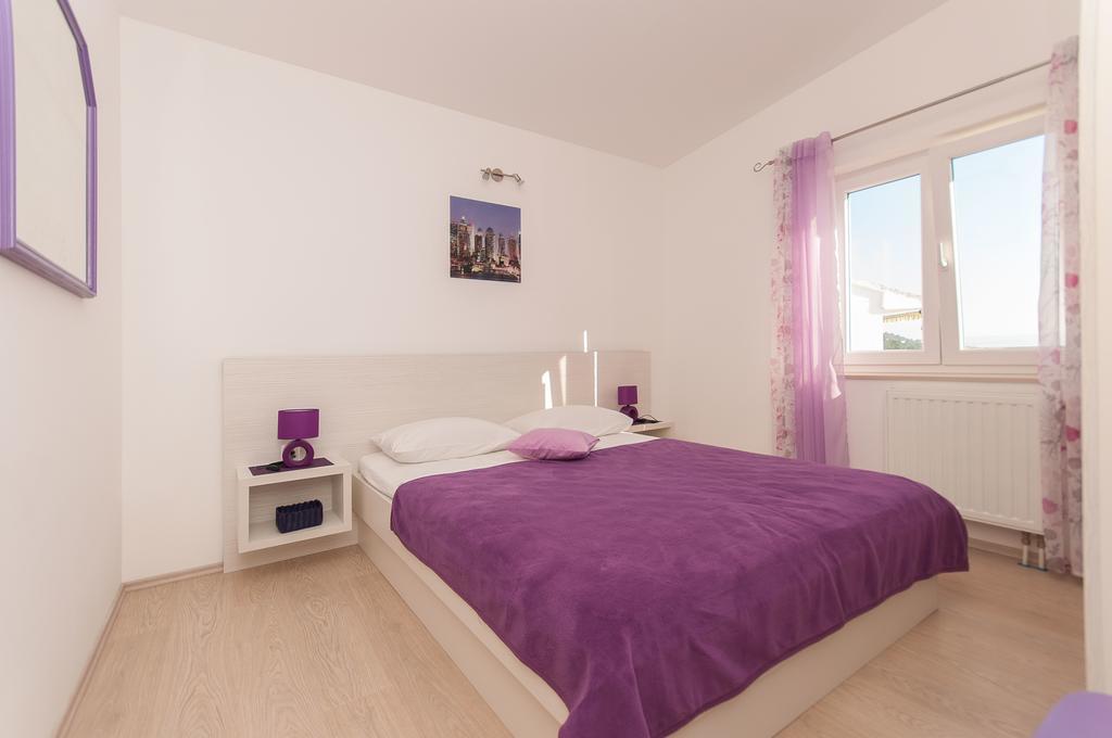 Apartment Lelas Omis Bagian luar foto