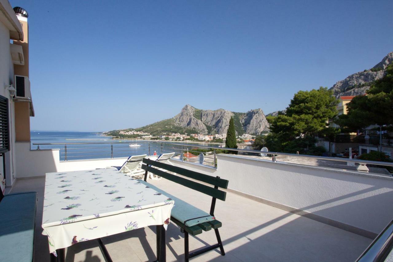 Apartment Lelas Omis Bagian luar foto