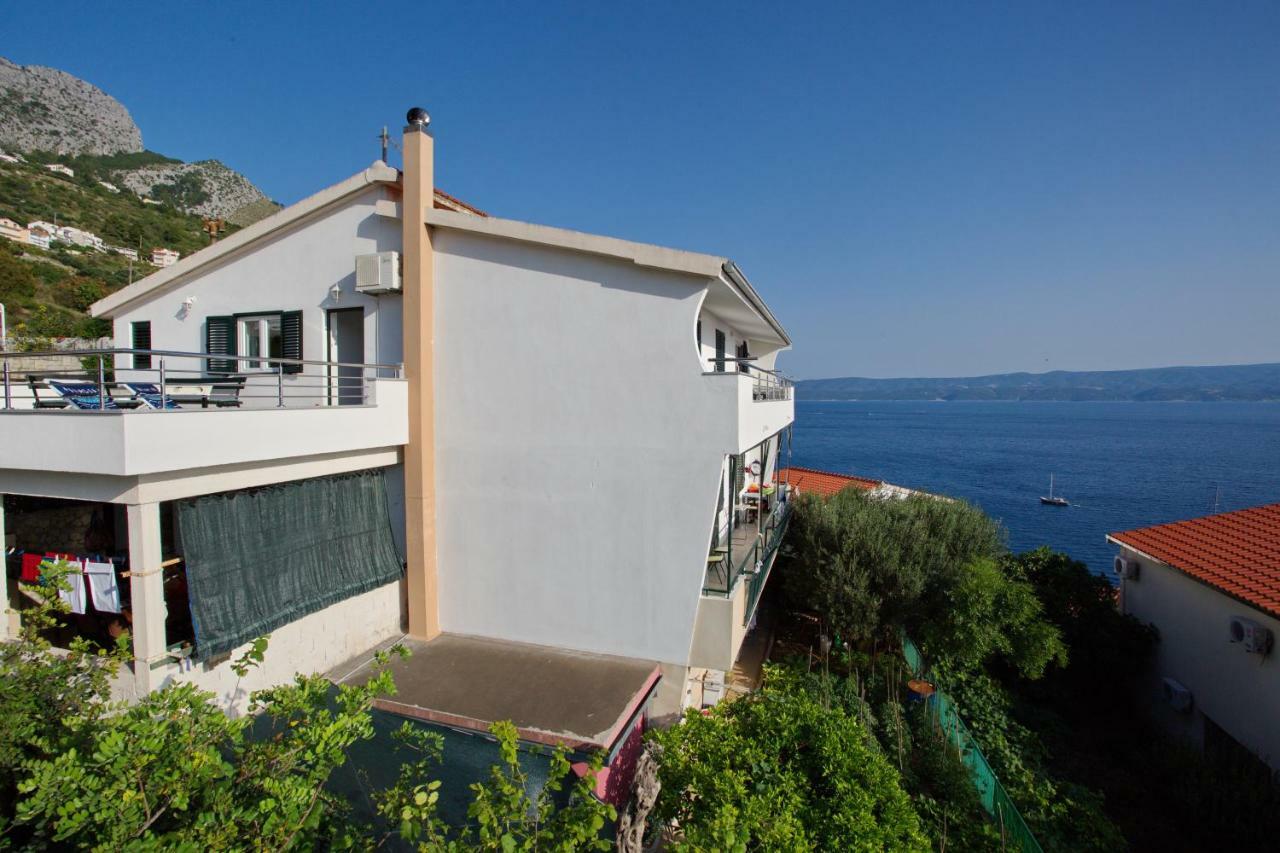 Apartment Lelas Omis Bagian luar foto