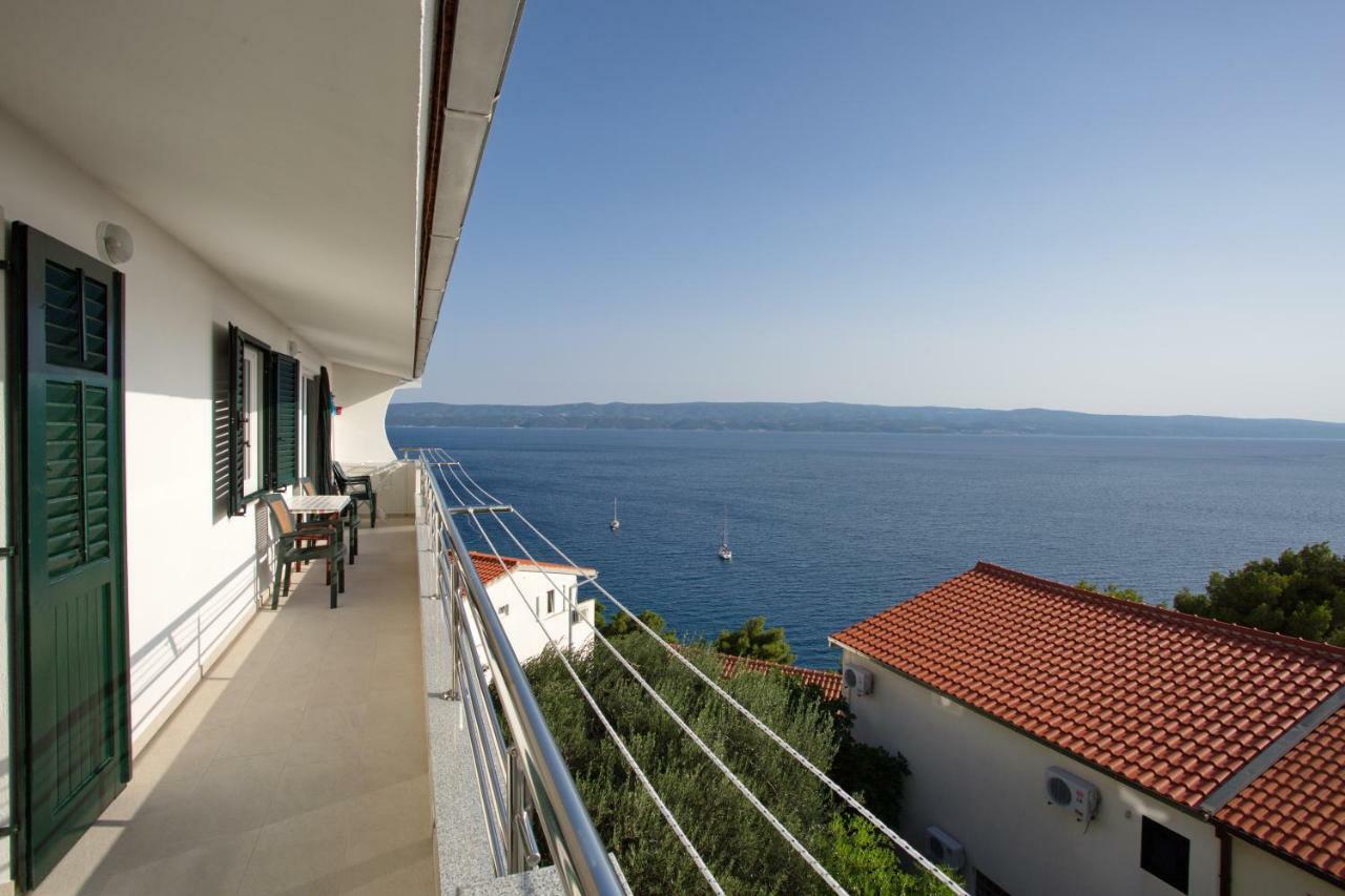 Apartment Lelas Omis Bagian luar foto