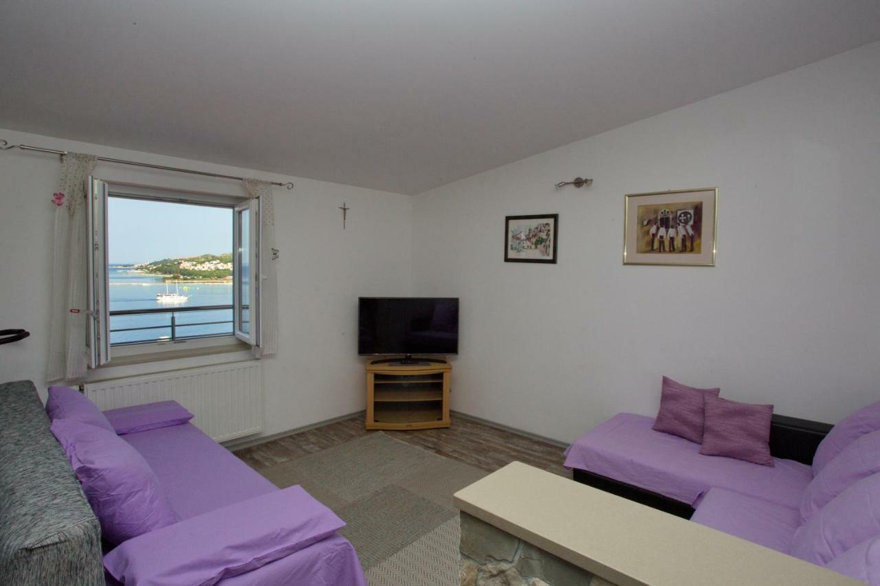 Apartment Lelas Omis Bagian luar foto