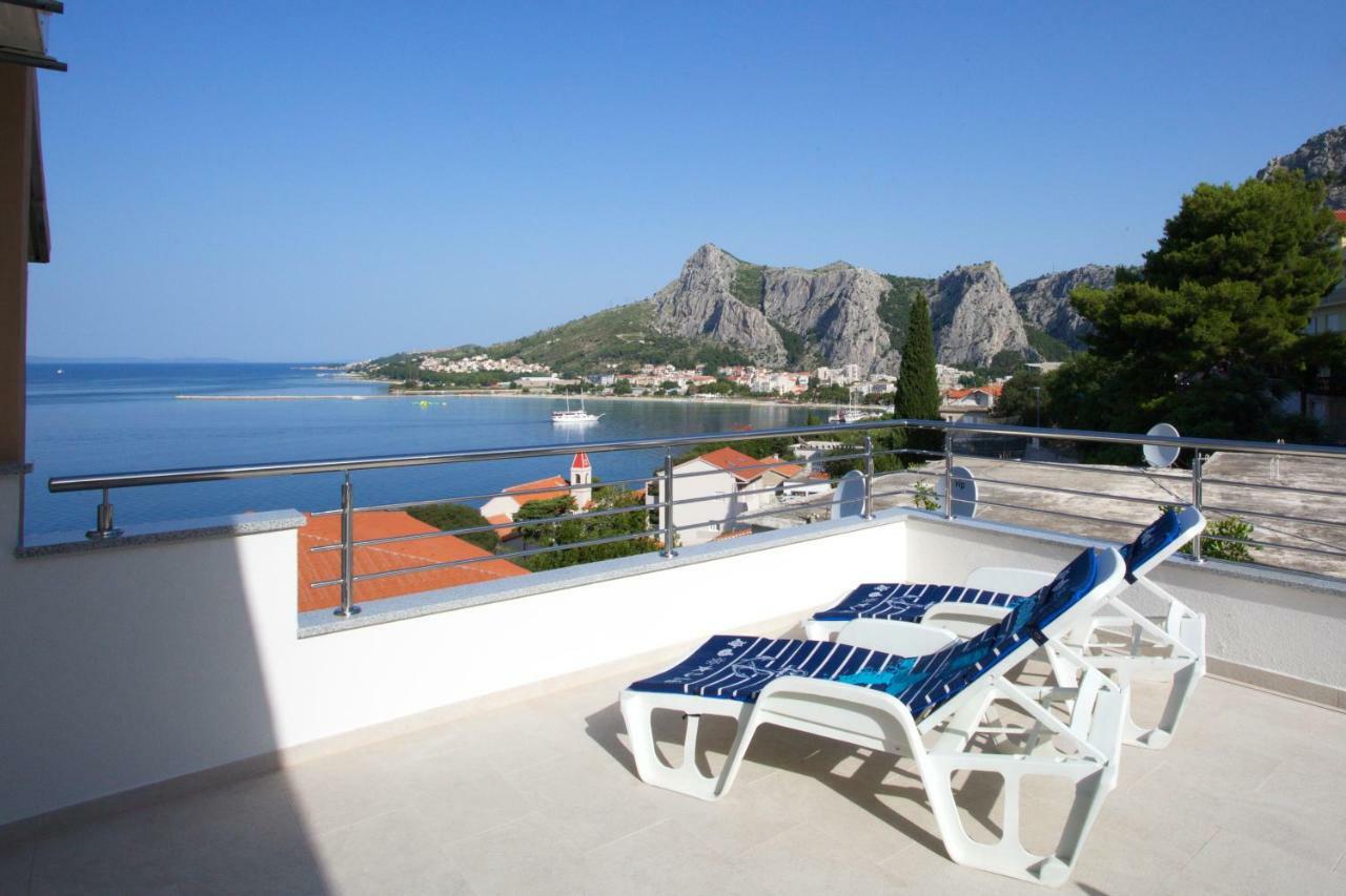 Apartment Lelas Omis Bagian luar foto