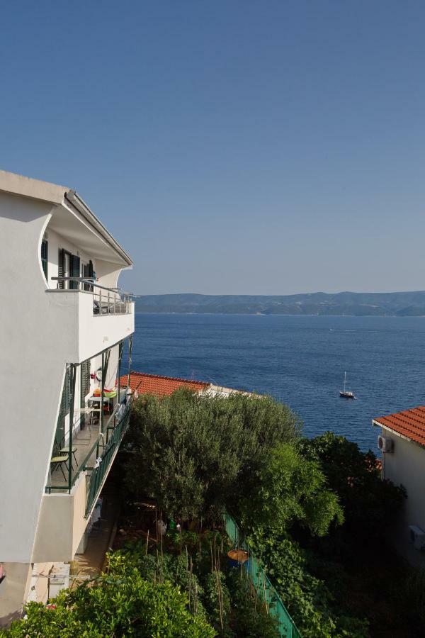 Apartment Lelas Omis Bagian luar foto